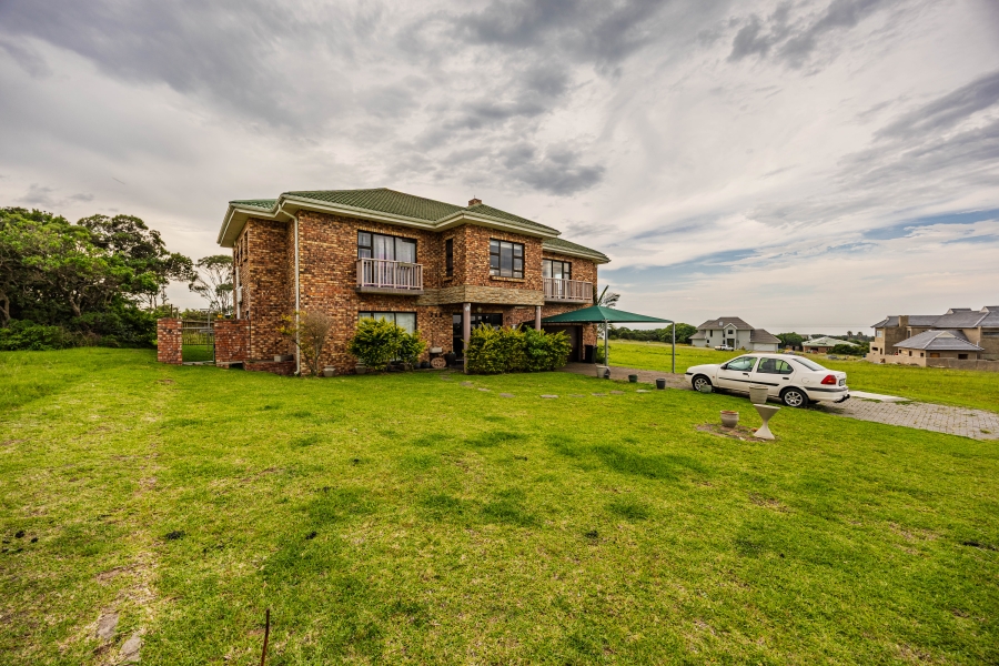 To Let 5 Bedroom Property for Rent in Cove Rock Eastern Cape